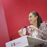 Sheinbaum denuncia "marcaje personal" del INE y la oposición para impedirle hablar