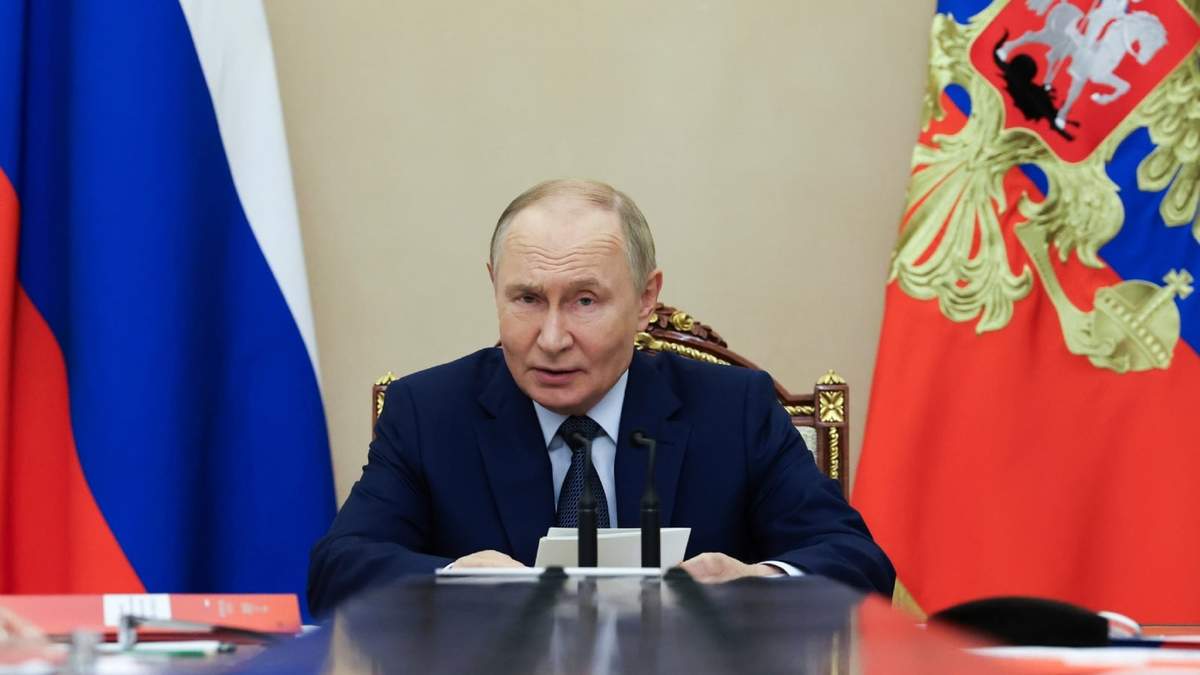 El presidente de Rusia, Vladímir Putin, preside una reunión del Consejo de Seguridad en el Kremlin en Rusia, el lunes 22 de septiembre de 2025