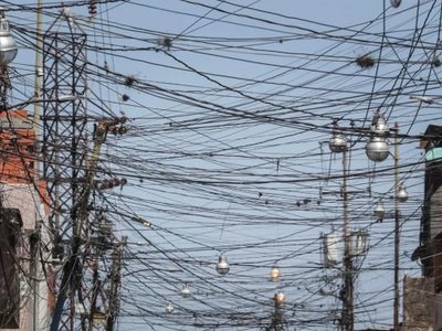 Retiran 626 kilómetros de cables aéreos de telecomunicaciones en CDMX