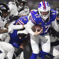 Josh Allen anotó dos touchdowns corriendo en el triunfo de Bills sobre Ravens (Video)