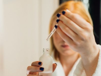 Hacé tu propio sérum antiarrugas en casa con solo 2 ingredientes: piel de bebé y luminosa en pocas semanas