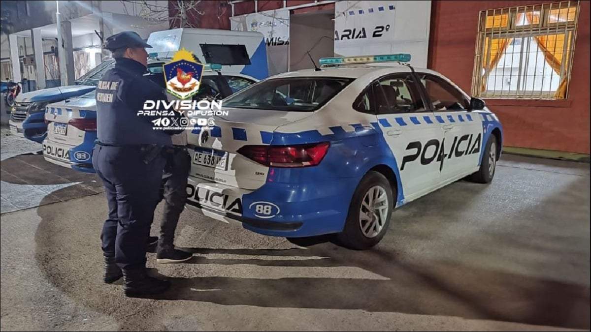 Efectivos de la Comisaría Segunda que intervino en el intento de robo. Fuente: (Policía de Neuquén)