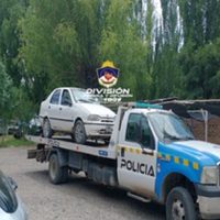 Hicieron un allanamiento para buscar un neumático robado y secuestraron un auto