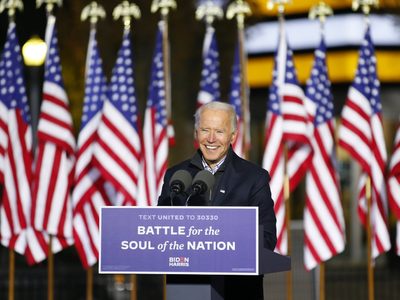 Termina la elección en EU: Biden llega a 306 votos del Colegio Electoral y Trump a 232