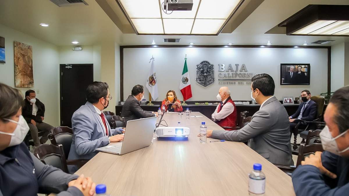 Reunión de la gobernadora con el comité científico