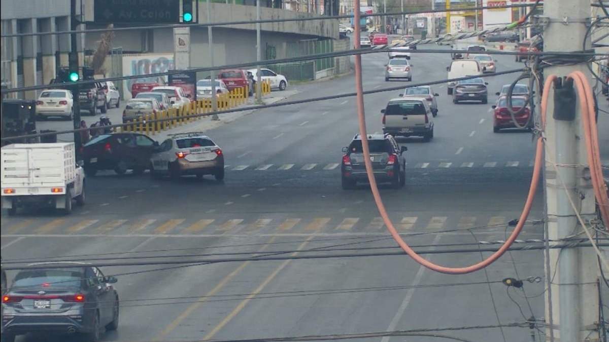 Momento en que la patrulla choca y atropella a personas