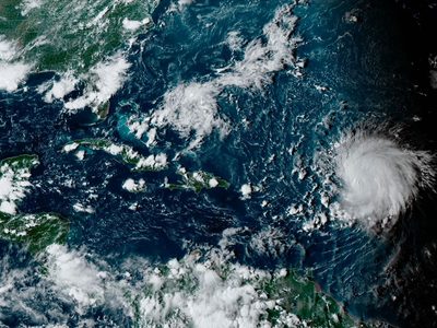 Huracán Lee causa fuertes marejadas en noreste del Caribe en su avance por el Atlántico