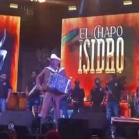 “Novillos de la sierra” le cantan al “Chapo Isidro” en carnaval de Sinaloa de Leyva