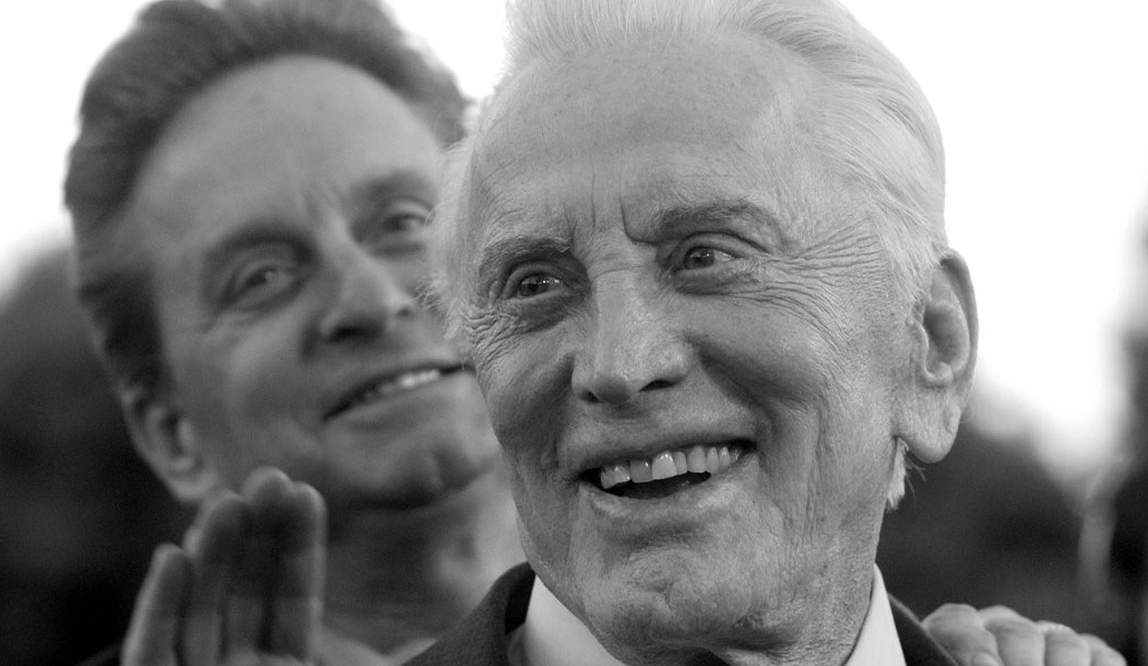 Kirk Douglas y Michael Douglas. Fuente: (Twitter)