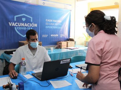 Profesionales de salud plantearon dudas antes de vacunarse contra el coronavirus