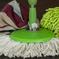 No compres una nueva: el truco para blanquear tu mopa en minutos y sin esfuerzo