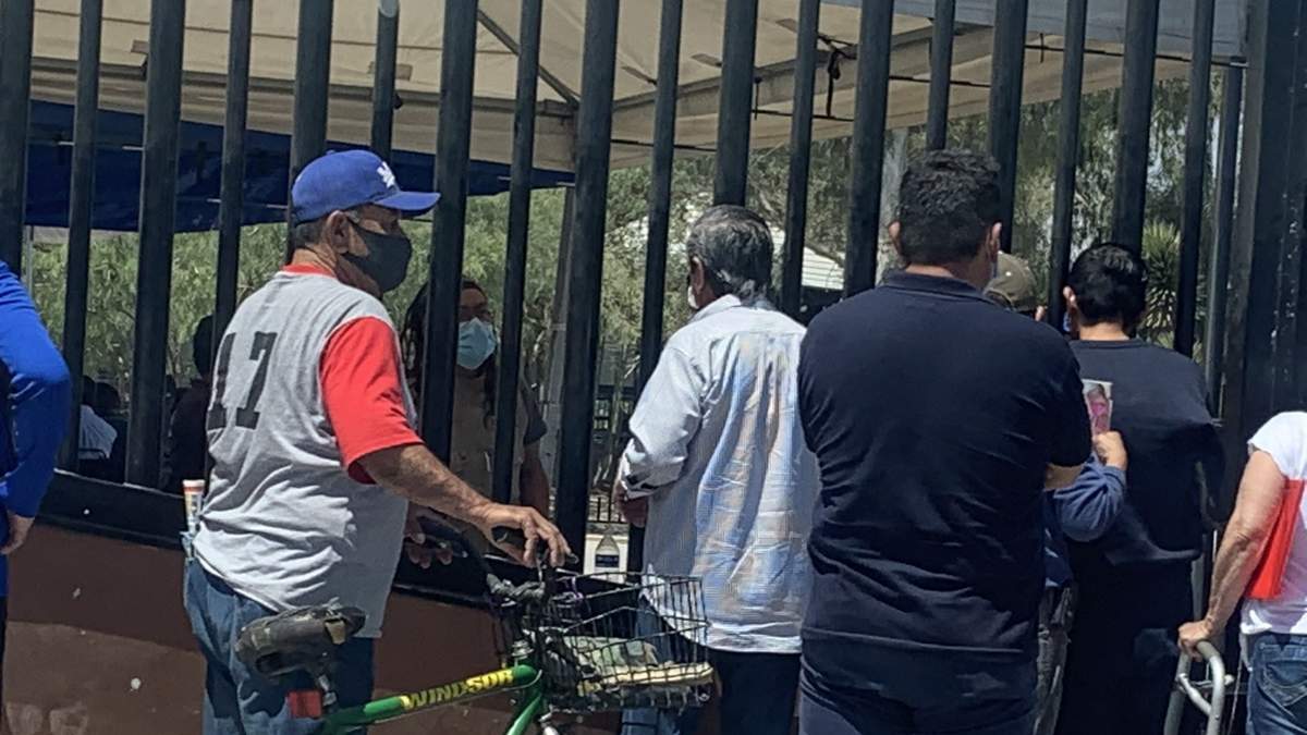 Fila en el Tec Laguna de Torreón