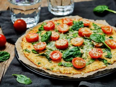 La “pizza” proteica de una nutricionista: sin harina, con una lata de atún y lista en 10 minutos