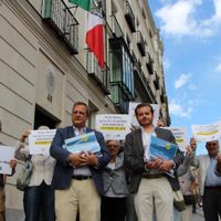 Asociación yunquista en España entrega firmas contra iniciativa de Peña sobre matrimonios gay