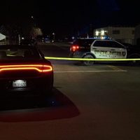 Hombres con máscaras negras irrumpen en fiesta y matan a cuatro en California