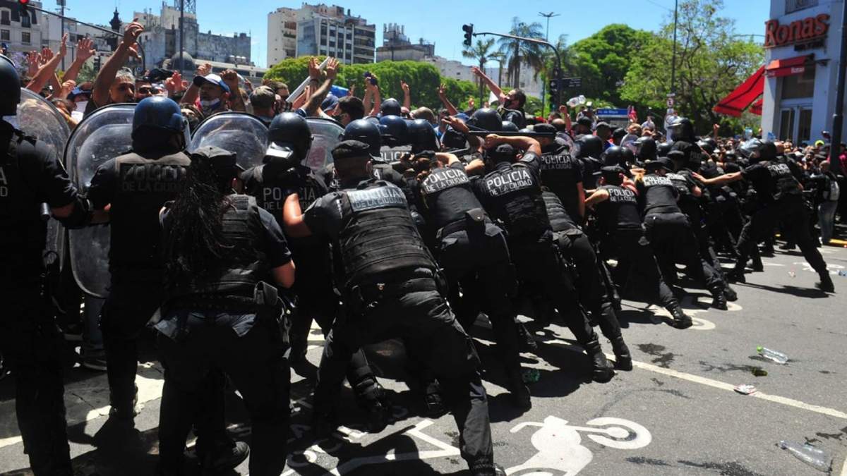 Disturbios durante el velatorio de Diego Maradona. Fuente: (Twitter)