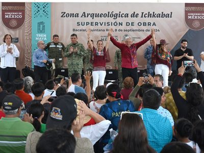 Protestan contra la reforma judicial en acto de AMLO y Sheinbaum (Video)