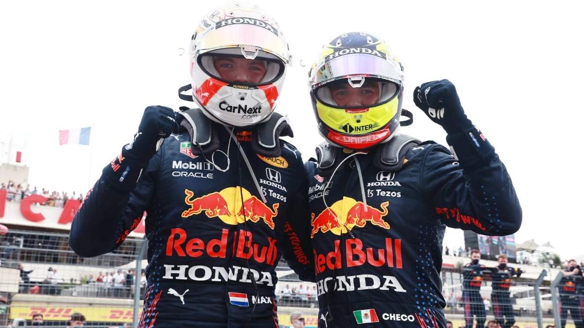 Max Verstappen y  "Checo" Pérez al finalizar el Gran Premio de Francia