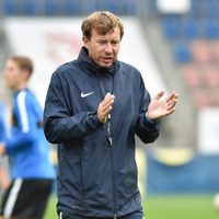 Piden sanción de por vida a director técnico checo que grabó a jugadoras en vestuario