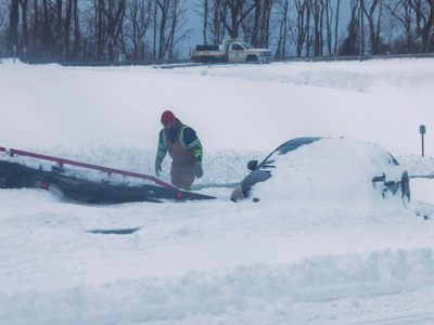 Tormenta invernal devasta EU: 29 muertos, vuelos cancelados, autos sepultados, sin luz…