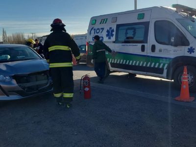 Un palo cayó de la caja de una camioneta en la ruta 7 y de milagro no causó una tragedia