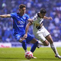 Pumas vence 3-2 a Cruz Azul y avanza al Play-In