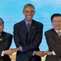 Obama defiende su política exterior; Trump tiene 'ideas completamente locas”, dice