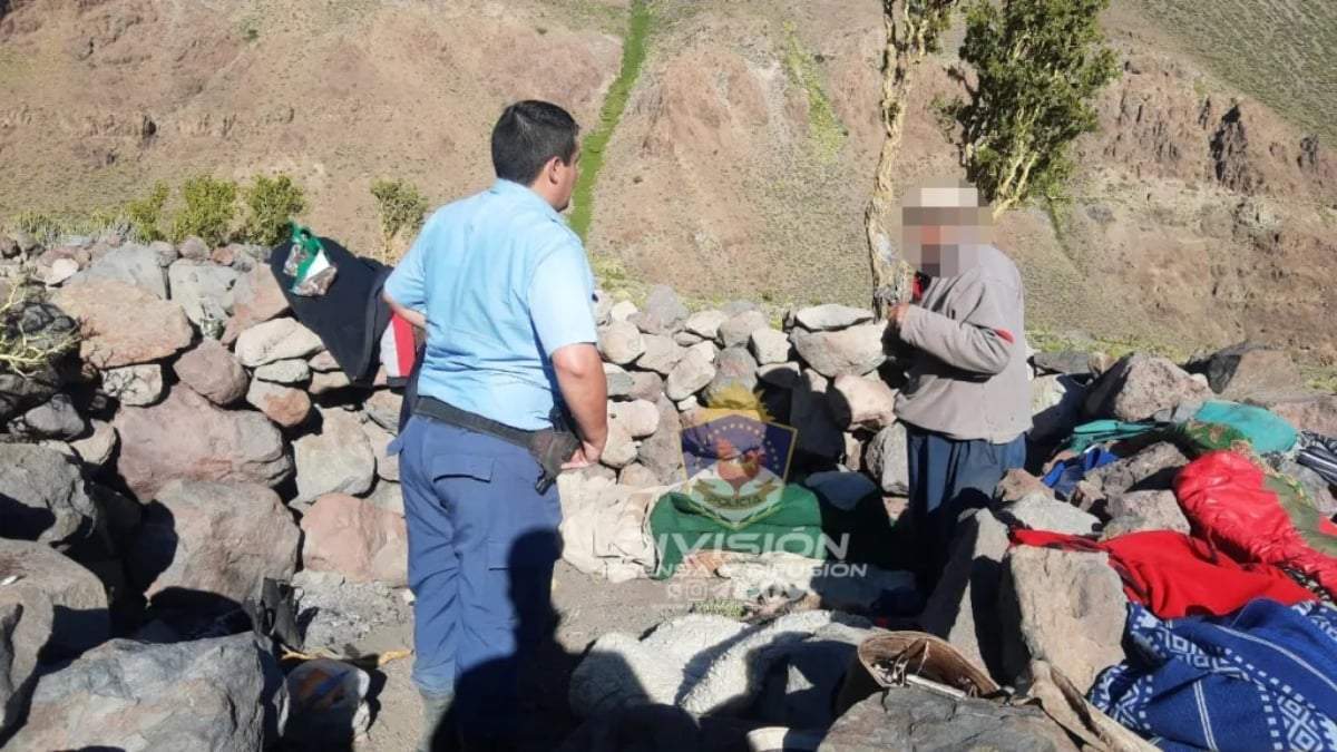 El 4 alcoholemias junto al personal policial. Fuente: (Policía del Neuquén).