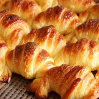 Con 1 solo huevo y sin ensuciar mucho la cocina, hacé estas riquísimas medialunas para la hora de los mates