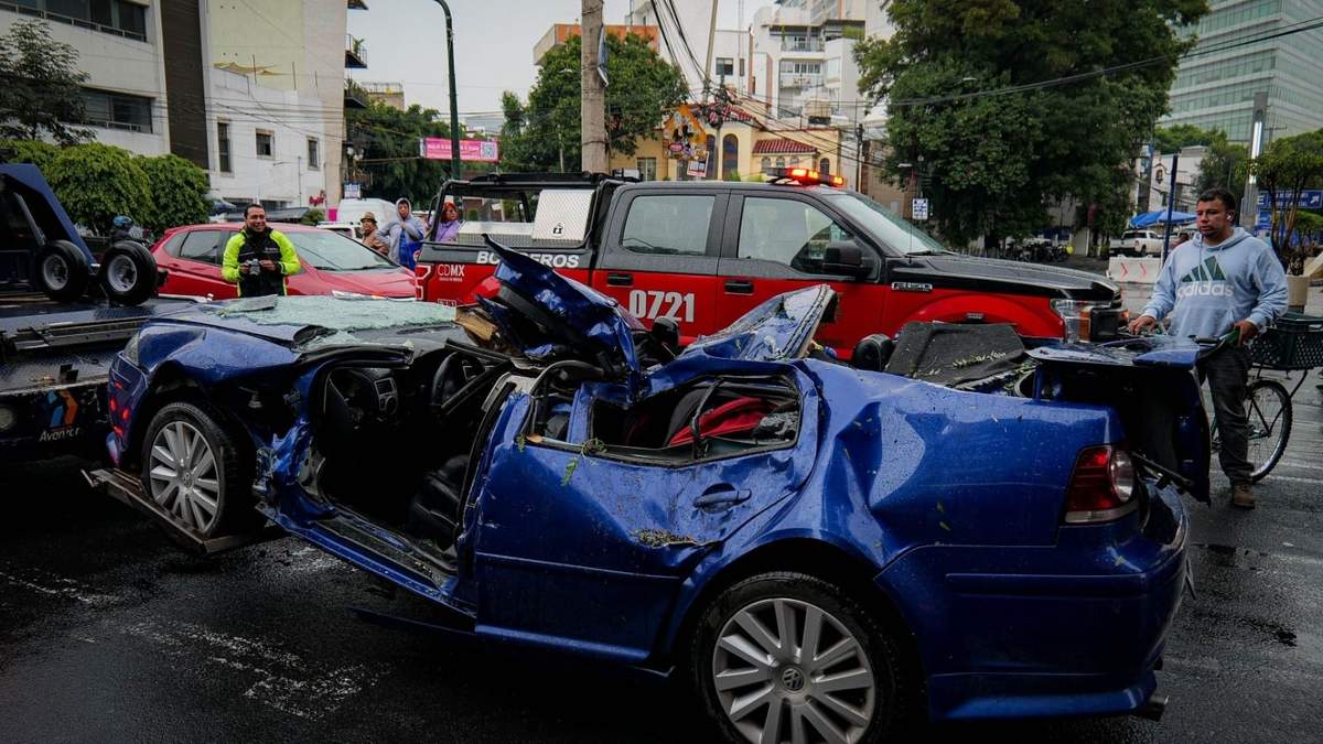 Auto aplastado