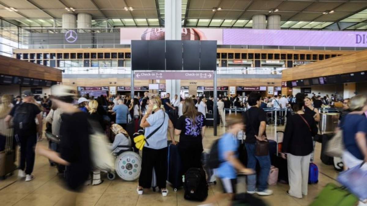 Caos en los aeropuertos del mundo por apagón de Microsoft, el de Boston no fue la excepción