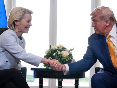 UE acepta con condiciones aplicar el pacto arancelario con EU y esquiva la última amenaza de Trump