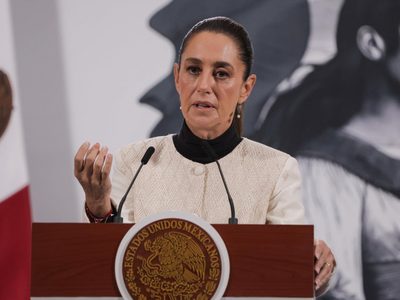 Consulados mexicanos en EU tendrán más recursos ante redadas contra migrantes: Sheinbaum