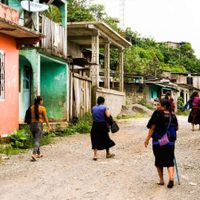 Indígenas chiapanecos regresan a sus hogares tras haber sido atacados por sicarios