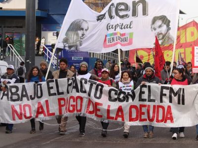 Organizaciones se movilizaron en Neuquén en contra del ajuste y el acuerdo con el FMI