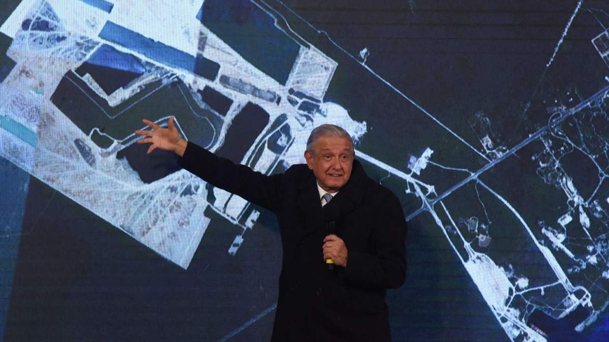 El mandatario exhibió el terreno que es objeto de extracción