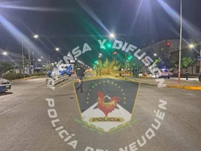 Iba a más de 100 k/h por la avenida Mosconi, atropelló a un peatón y lo mató