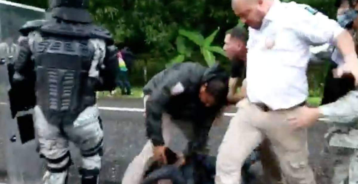 El momento de la agresión en el video que circuló en redes