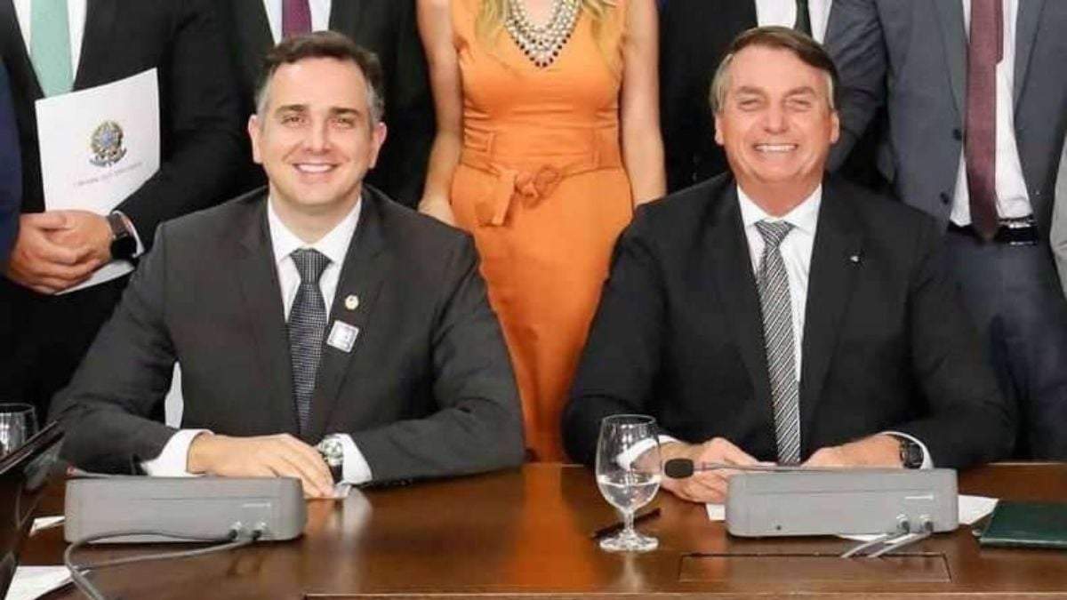 Rodrigo Pacheco, presidente del Senado, y Jair Bolsonaro, presidente de Brasil