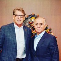 Rick Perry aplaude plan de AMLO de frenar importaciones masivas de gasolina y diésel