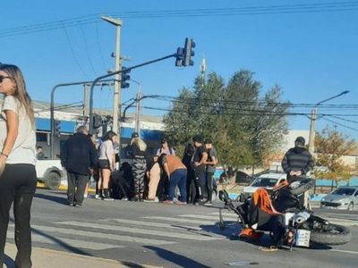 Automovilista alcoholizado cruzó el semáforo en rojo y provocó un fuerte choque en la ex ruta 22