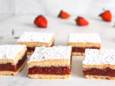 Esponjosos de frutilla y coco: aprovechá la temporada con esta receta fácil que es un 10