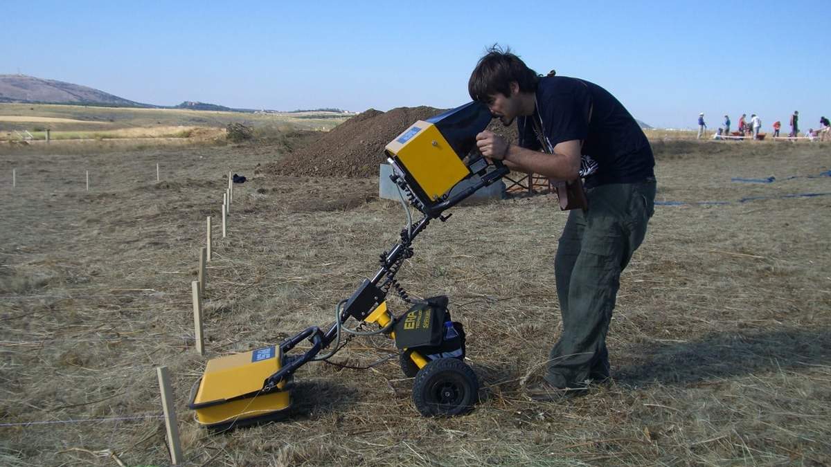 La tecnología de georradares cubre grandes espacios de terreno. Fuente: (Facebook)