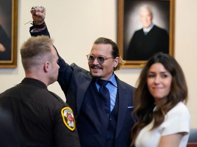 Johnny Depp enfrentará un nuevo juicio; lo acusan de agresión