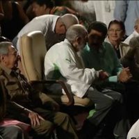 Fidel Castro reaparece en público en su cumpleaños 90