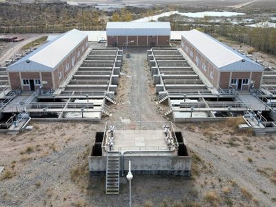 Neuquén consiguió un préstamo para ampliar el servicio de agua potable de Mari Menuco que funciona "sostenido con alambre"