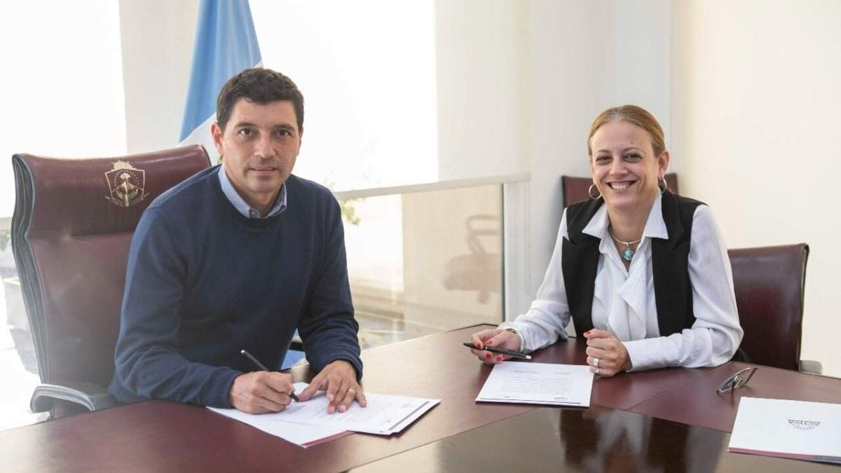 El vicegobernador de Neuquén, Marcos Koopmann, y la presidenta de Confluir, Mercedes Lamarca. Fuente: (Twitter)