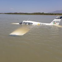 Avioneta realiza acuatizaje de emergencia en el Lago de Chapala; hay dos lesionados