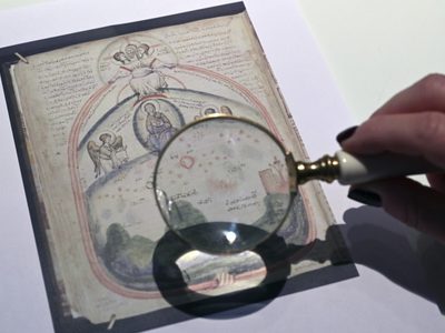 El misterio del pintor bizantino Panselinos y un estudio de caligrafía de hace 700 años