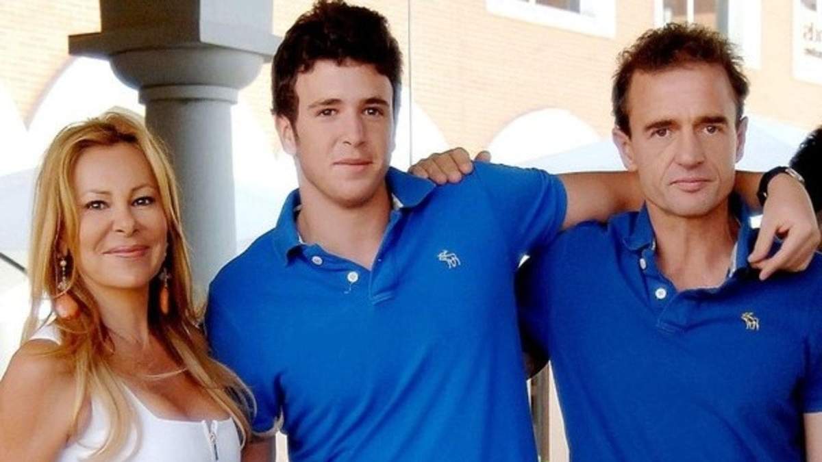 Álex Lequio y sus padres, Ana Obregón y Alessandro Lequio. Fuente: (Instagam)